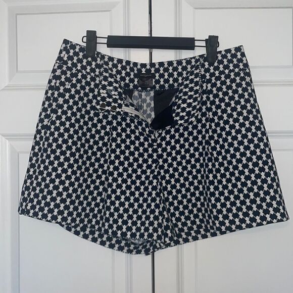 Ann Taylor shorts.  - Picture 1 of 5